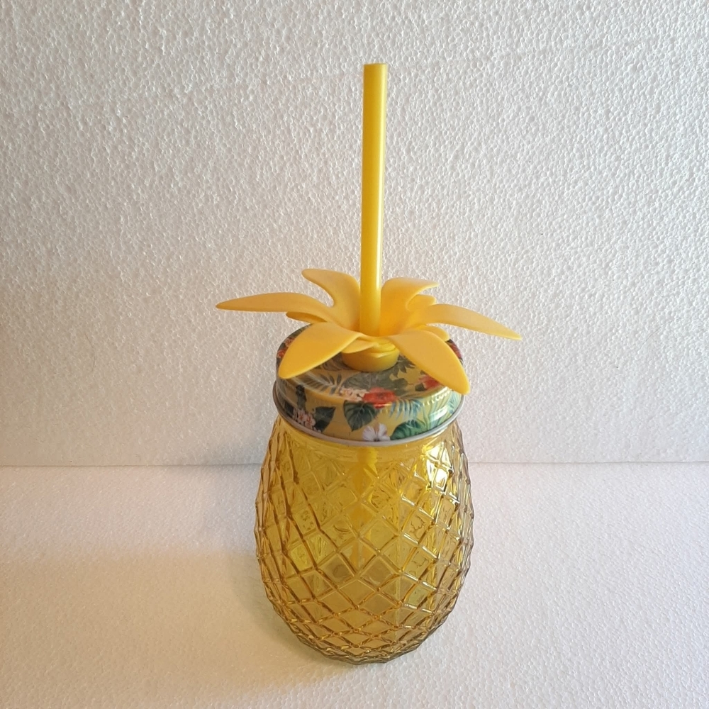 🔥 Pineapple-shaped GlassTumbler with straw and lid